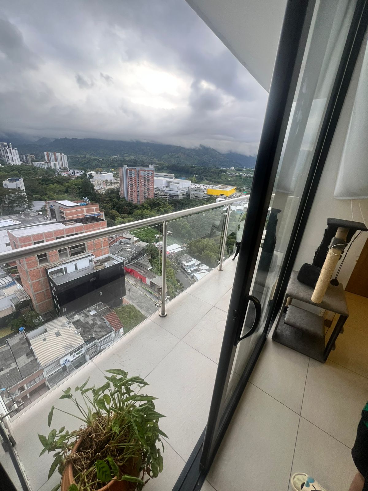 SE VENDE APARTAMENTO EN AV. BOLIVAR 4..jpeg