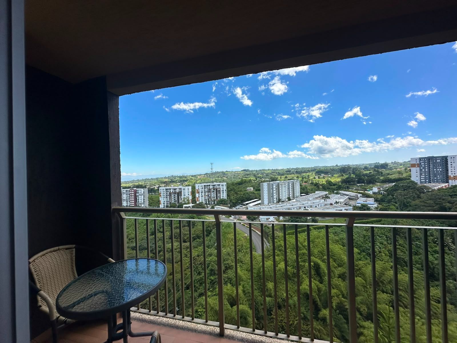 HERMOSO APARTAMENTO EN LA AV 19 NORTE  (54).jpeg