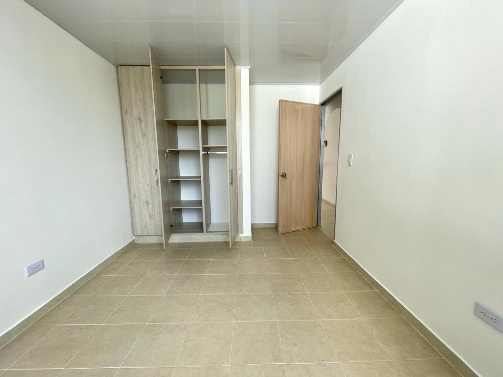 SE VENDE APTO EN EL CENTRO  9..jpg