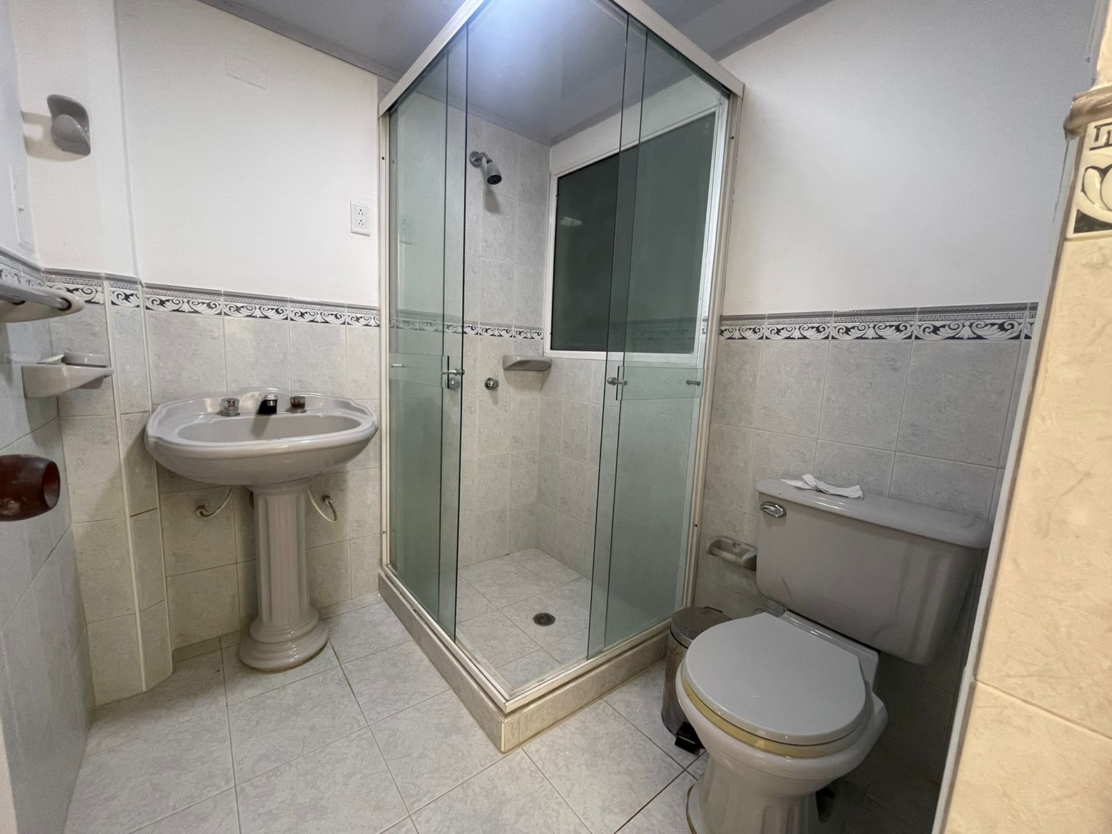 934d3cbc-4757-41b8-8762-75cea165cbba.jpg